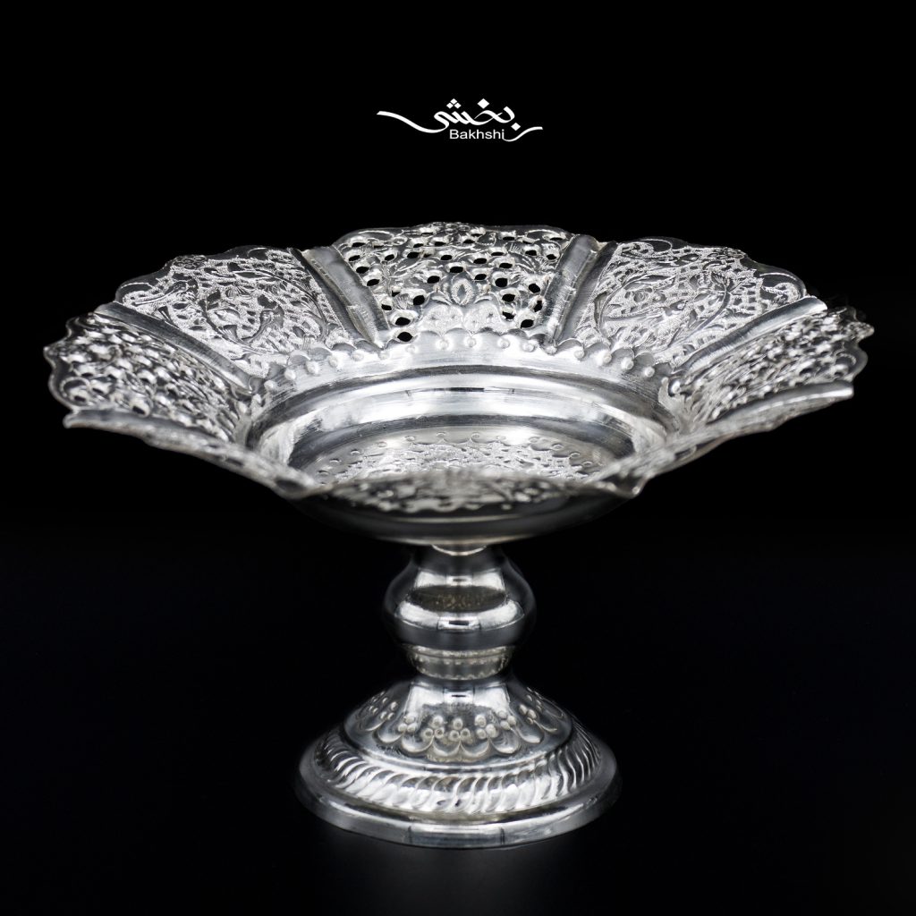 شرینی خوری نقره پایه دار برای روی میز