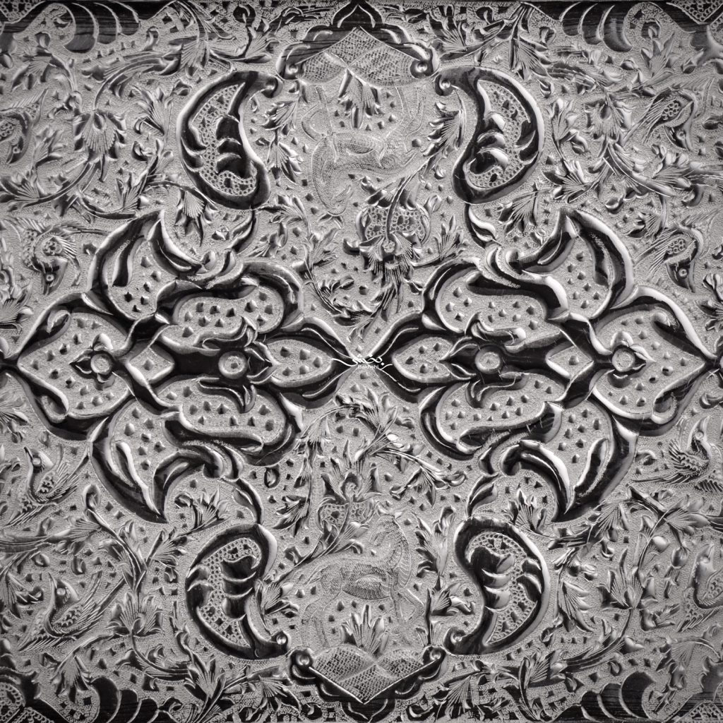 جزئیات سینی گل و مرغ نقره