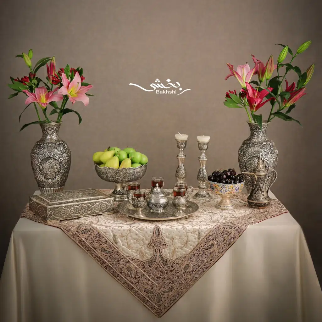 گلدان نقره مینیاتور و گل برجسته اعلا