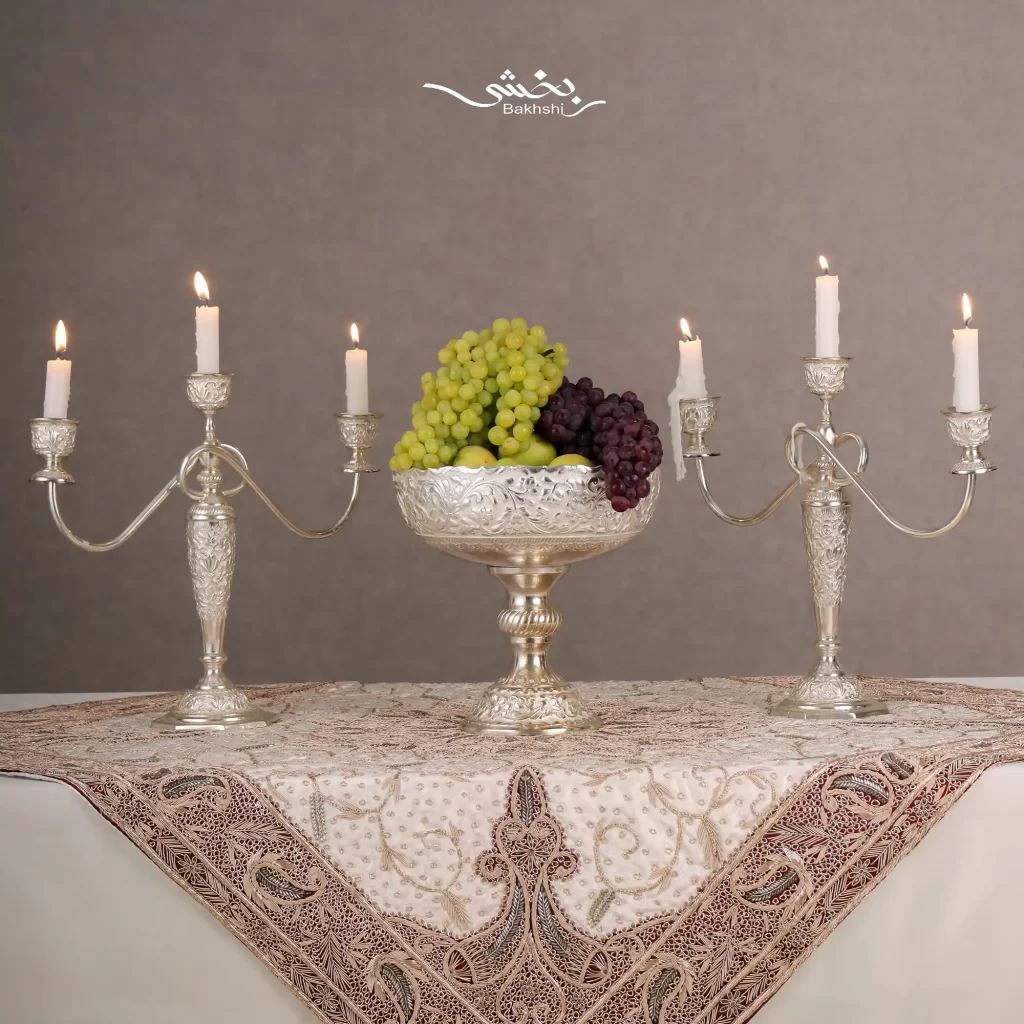 کاسه نقره پایه دار گل برجسته در نقره بخشی