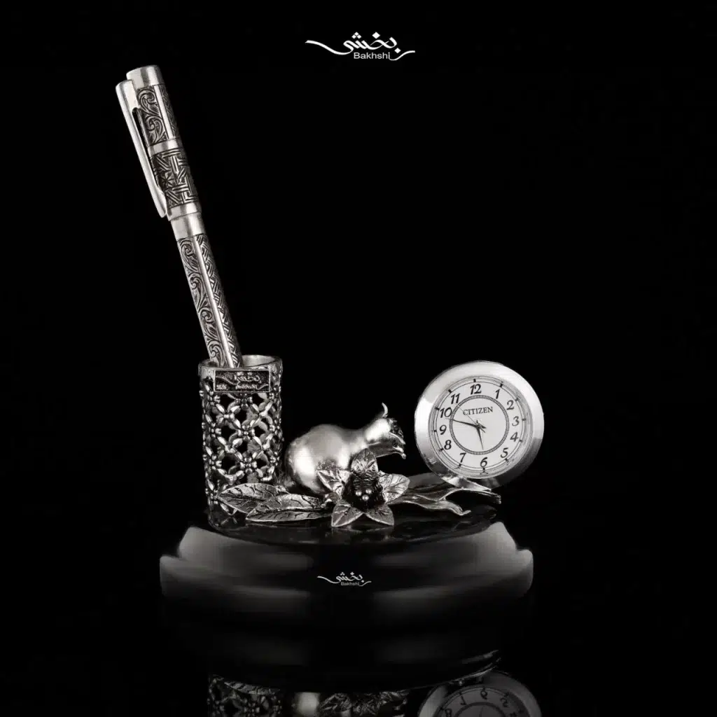 جاقلمی نقره: هدیه‌ای شیک و کاربردی برای روز معلم