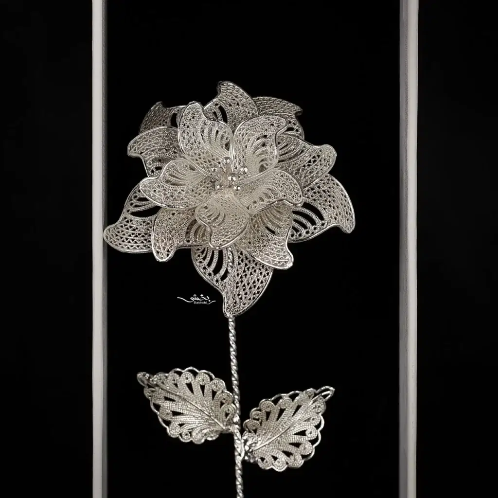 شاخه گل نقره کد3, نمادی از عشق و ماندگاری. هدیه ای خاص برای کسانی که دوستشان دارید. خرید مستقیم از نقره بخشی با ضمانت و شناسنامه اصل بودن کالا