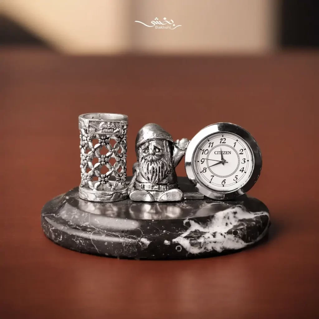 جا قلمی نقره و ساعت رو میزی بابانوئل