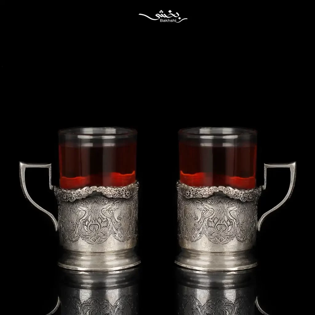 انگاره نقره شش عددی ترنج ریزقلم ساخته شده از 360.6 گرم نقره با عیار 84 درصد و قطر 5 و ارتفاع 6 سانتیمتر موجود در شعب حضوری و سایت نقره بخشی.