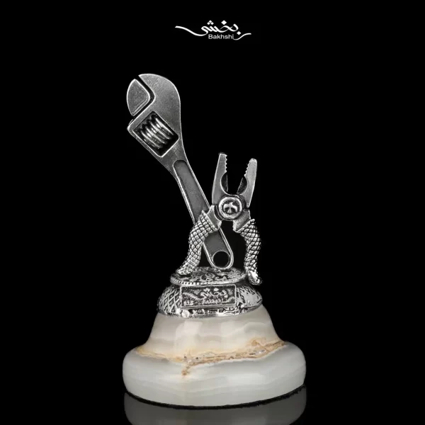 تندیس نقره آچار و انبردست مدرن