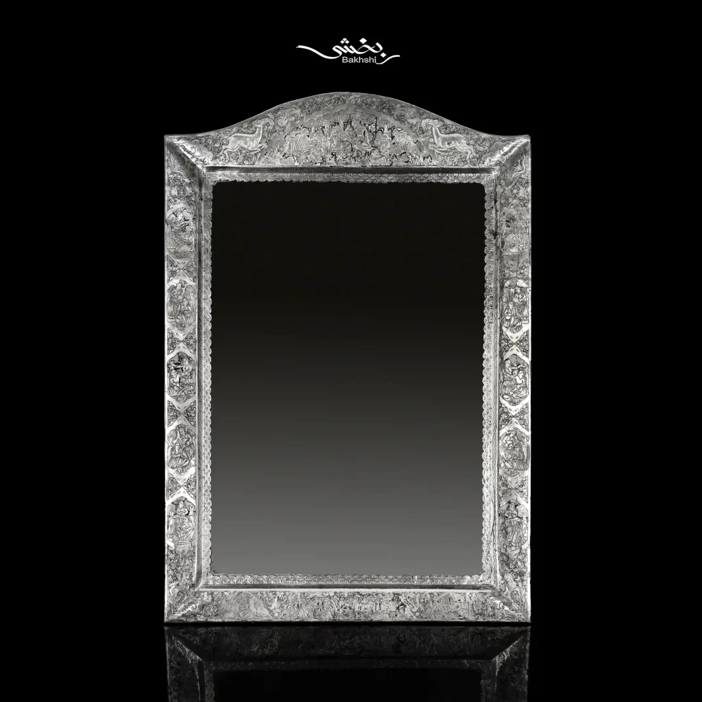 آینه مستطیل نقره تاجدار قلم مینیاتور با ابعاد 84 در 57 سانتیمتر و وزن 2212 گرم نقره با عیار 84 درصد موجود در شعب حضوری و سایت نقره بخشی.
