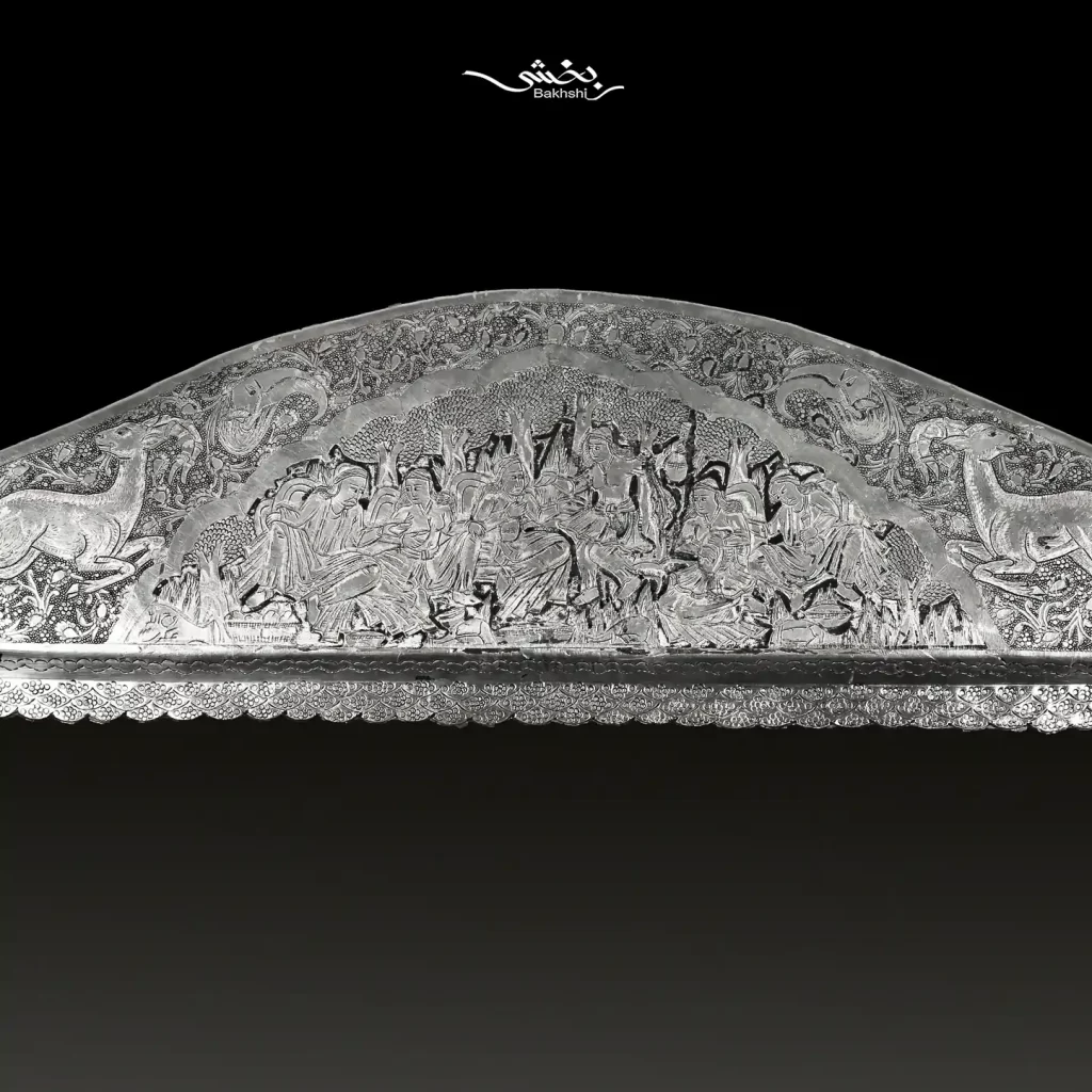 آینه مستطیل نقره تاجدار قلم مینیاتور با ابعاد 84 در 57 سانتیمتر و وزن 2212 گرم نقره با عیار 84 درصد موجود در شعب حضوری و سایت نقره بخشی.