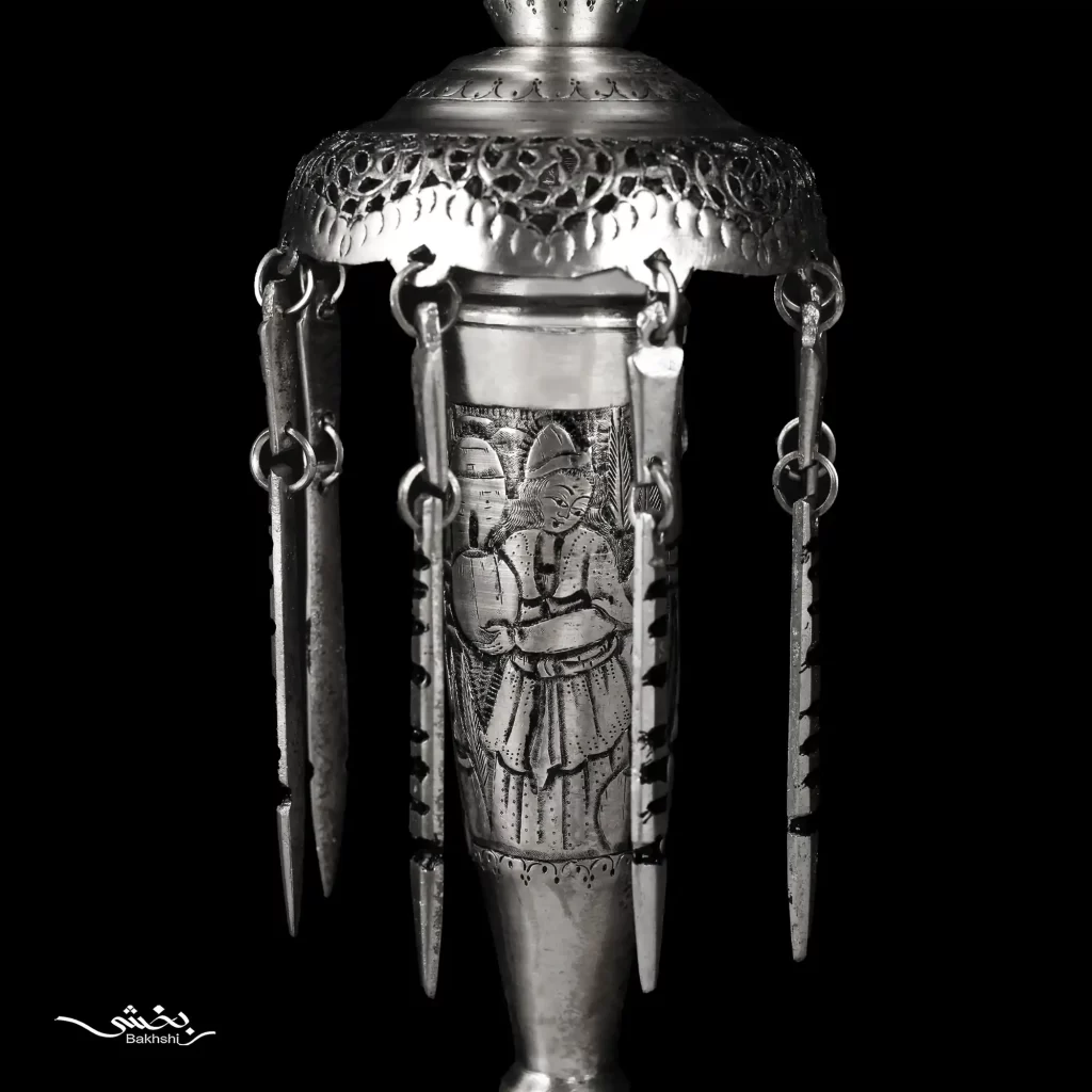 شمعدان نقره لاله آویزدار قلم مینیاتور با ارتفاع 38.5 سانتیمتر و وزن 1710.6 گرم نقره با عیار 84 درصد موجود در شعب حضوری و سایت نقره بخشی.