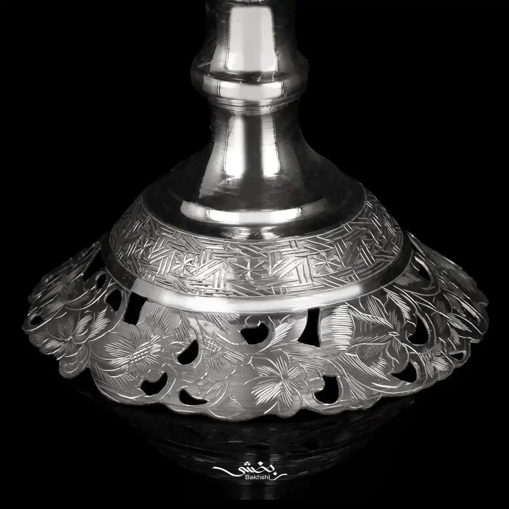 کاسه نقره پایه دار قلم تبریز ساخته شده از 650 گرم نقره با عیار 84 درصد و قطر 23 و ارتفاع 18 سانتیمتر موجود در شعب حضوری و سایت نقره بخشی.