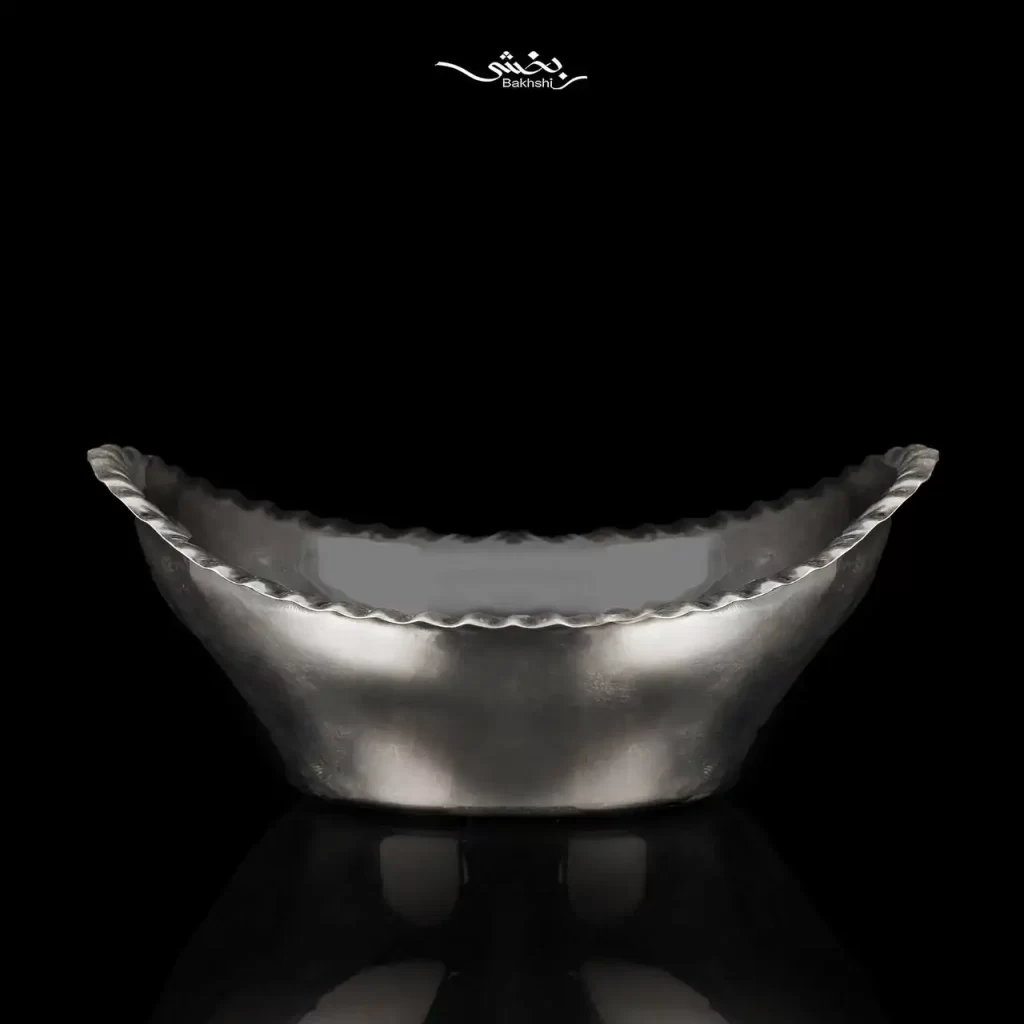 کشکول نقره مدرن ساخته شده از 68.1 گرم نقره با عیار 92.5 گرم با ابعاد 13 در 10 و ارتفاع 5 سانتیمتر موجود در شعب حضوری و سایت نقره بخشی.