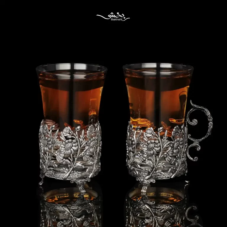 انگاره نقره شش عددی مدرن آفتاب گردان ساخته شده از 445 گرم نقره با عار 92.5 درصد و قطر دهانه 7 و ارتفاع 12 سانتیمتر موجود در شعب نقره بخشی.