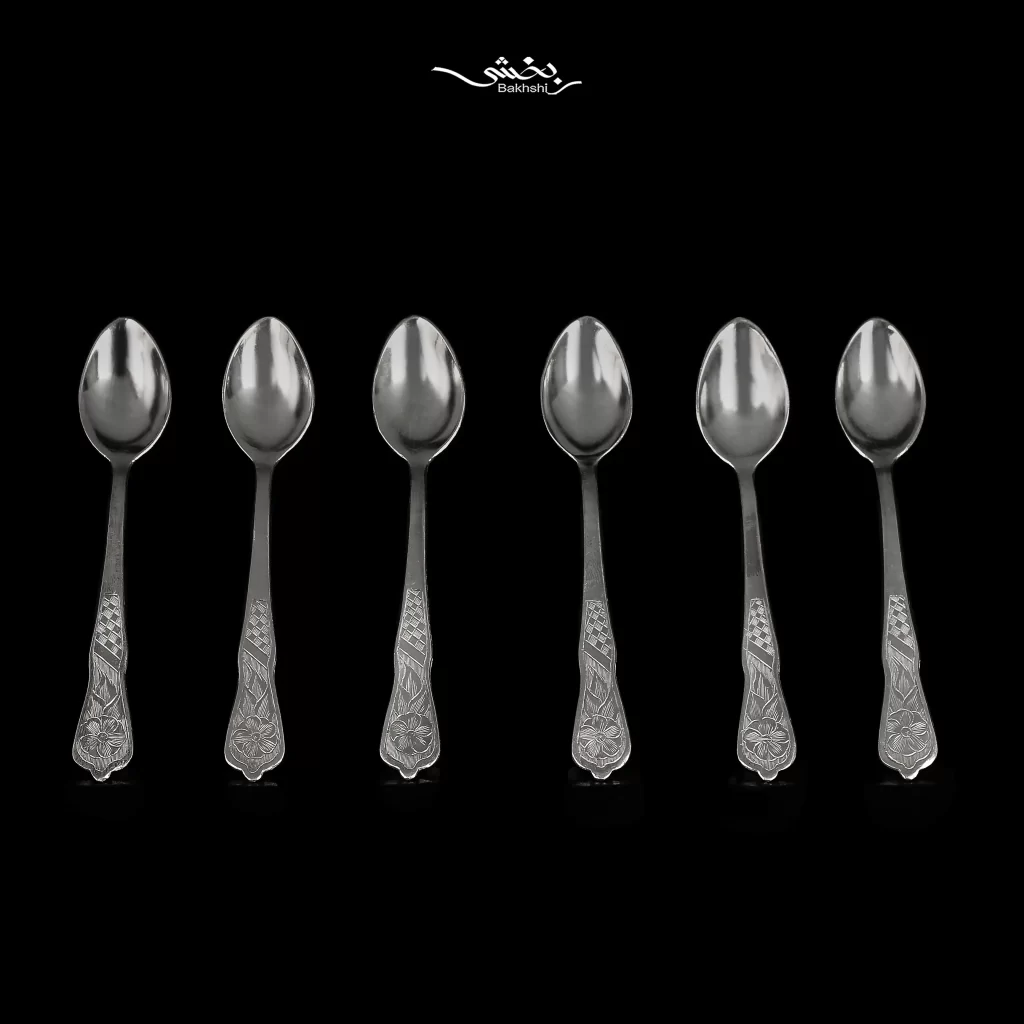 قاشق چایخوری نقره 6 عددی قلم تبریز با وزن مجموع 79.7 گرم نقره با عیار 84 درصد و طول 10.5 سانتیمتر موجود برای خرید در شعب حضوری و سایت نقره بخشی.