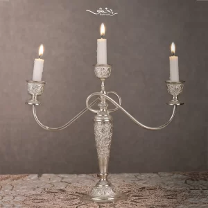 یک جفت شمعدان سه شاخه نقره قلم گل برجسته درجه یک ساخته شده از نقره با عیار 84 درصد موجود در شعب حضوری و سایت نقره بخشی.