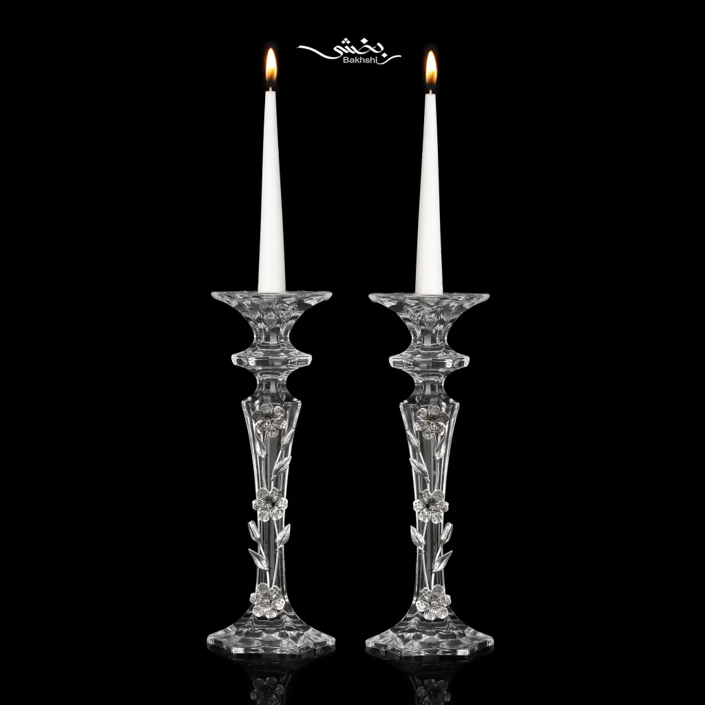 شمعدان کریستال نقره شکوفه ساخته شده از 124 گرم نقره با عیار 92.5 و ارتفاع 30.5 سانتیمتر موجود در شعب نقره بخشی.