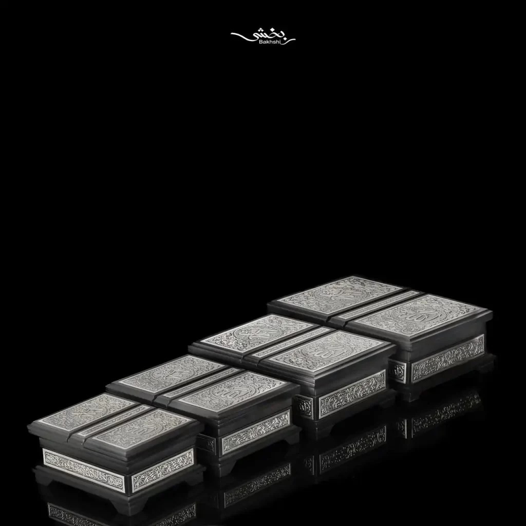 قرآن رحلی نقره اعلا در 4 سایز متفاورت ساخته شده از نقره اعلا با عیار 92.5 درصد مناسب برای سفره عقد و هفت سین و یک هدیه ماندگار موجود در شعب حضوری و سایت نقره بخشی.