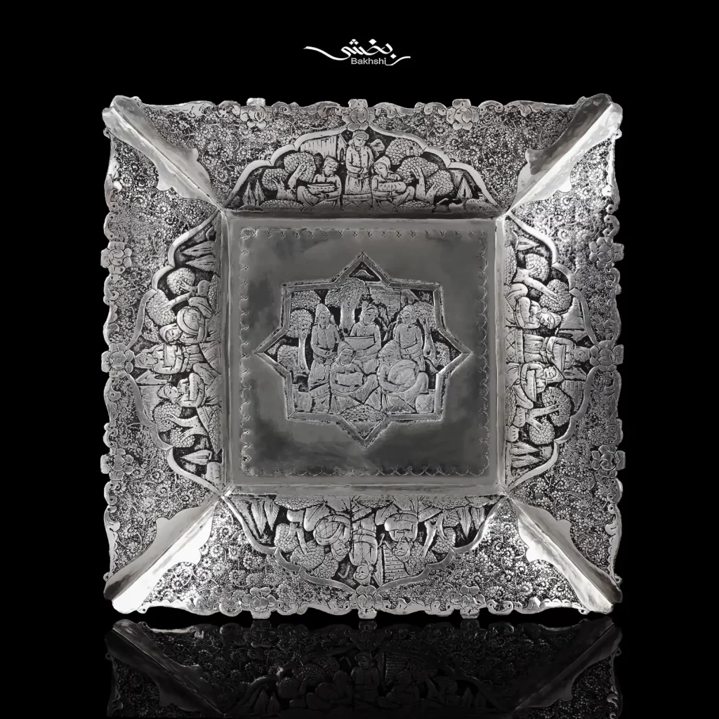 شیرینی خوری مربع پایه ریختگی با ابعاد 29 در 29 و ارتفاع 5.5 سانتیمتر و وزن 694.5 گرم نقره با عیار 84 موجود در شعب حضوری و سایت نقره بخشی.