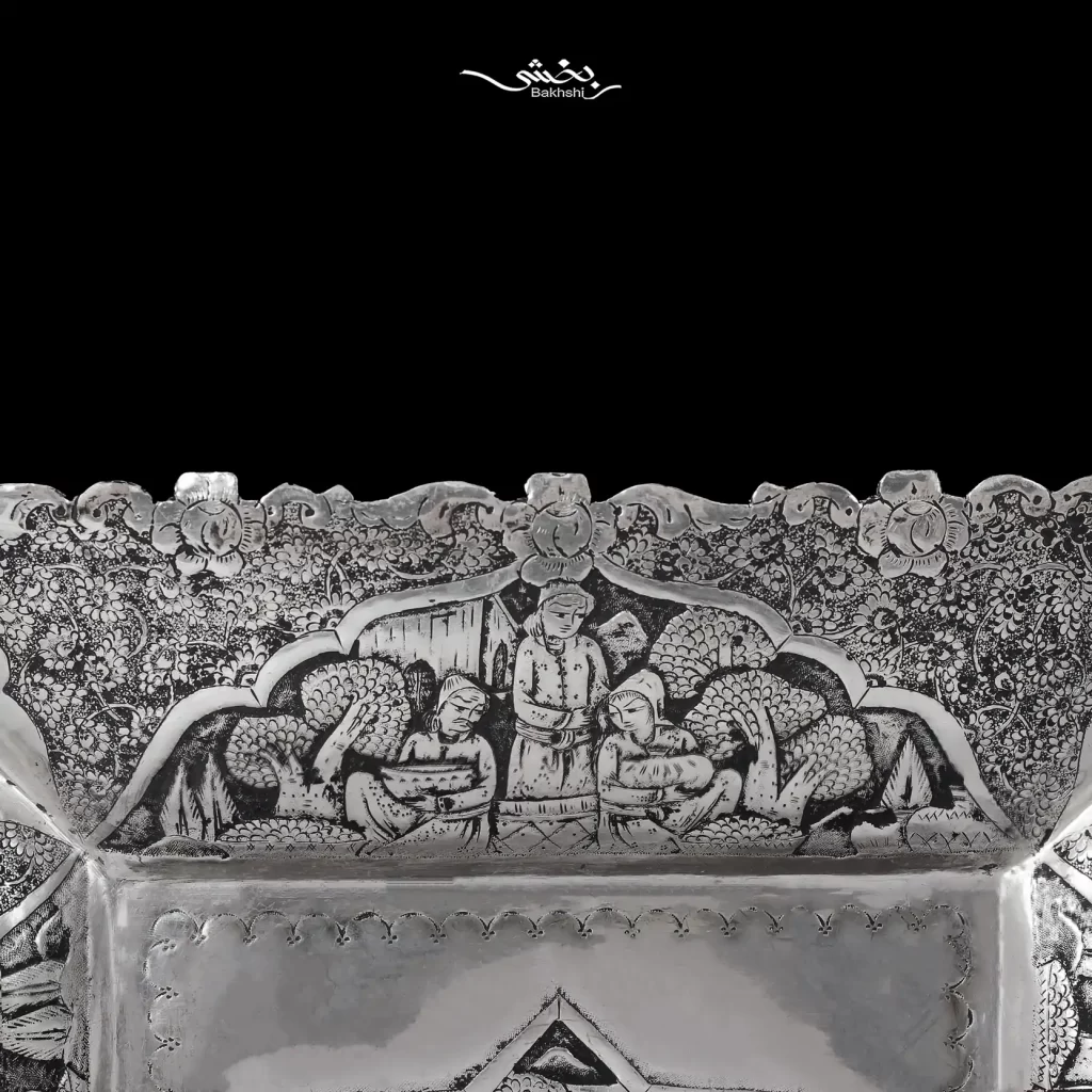 شیرینی خوری مربع پایه ریختگی با ابعاد 29 در 29 و ارتفاع 5.5 سانتیمتر و وزن 694.5 گرم نقره با عیار 84 موجود در شعب حضوری و سایت نقره بخشی.