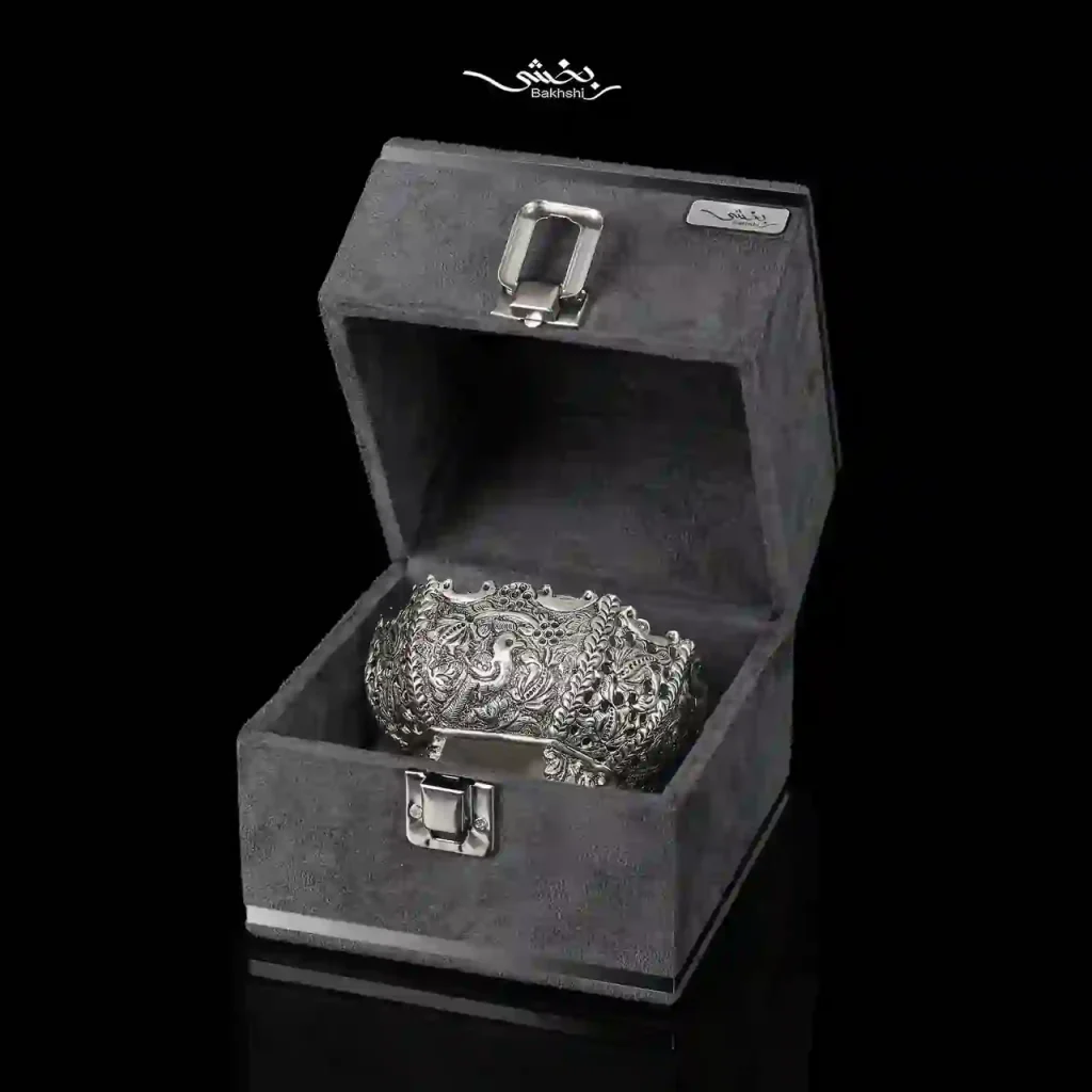 کاسه نقره مربع گل و مرغ پایه دار