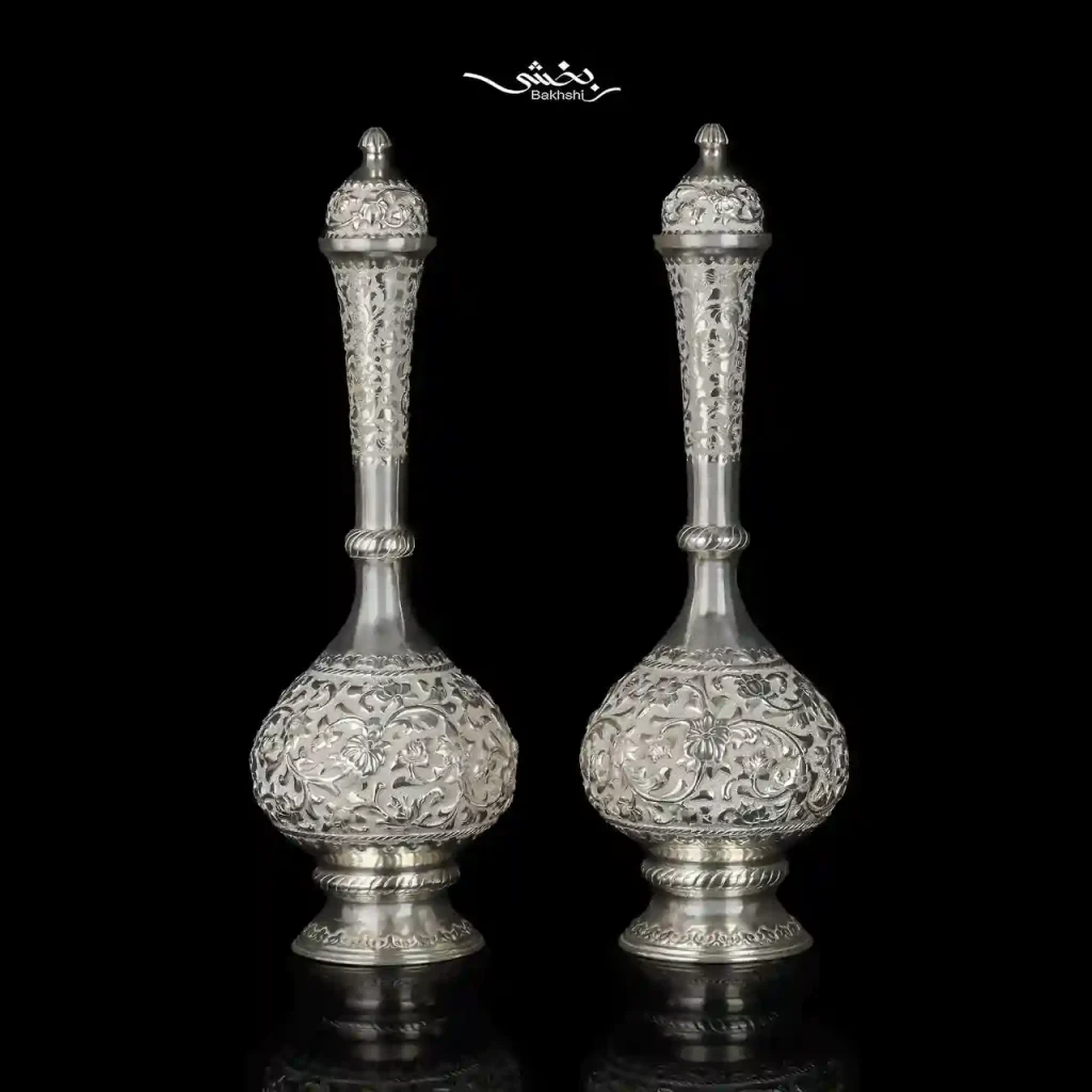 یک جفت تنگ نقره گل برجسته