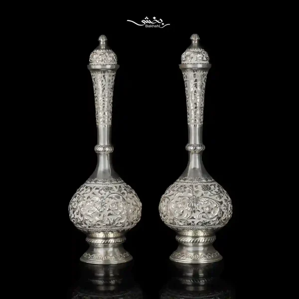 یک جفت تنگ نقره گل برجسته