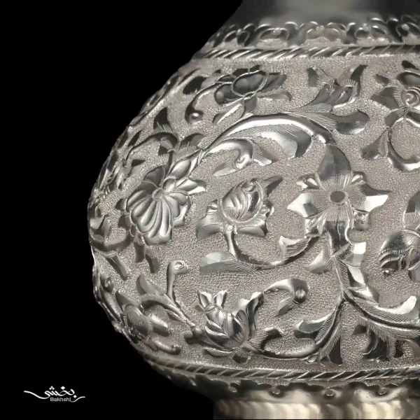 یک جفت تنگ نقره گل برجسته