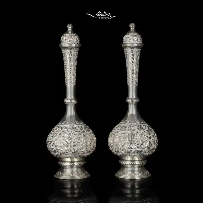 یک جفت تنگ نقره قلم گل برجسته